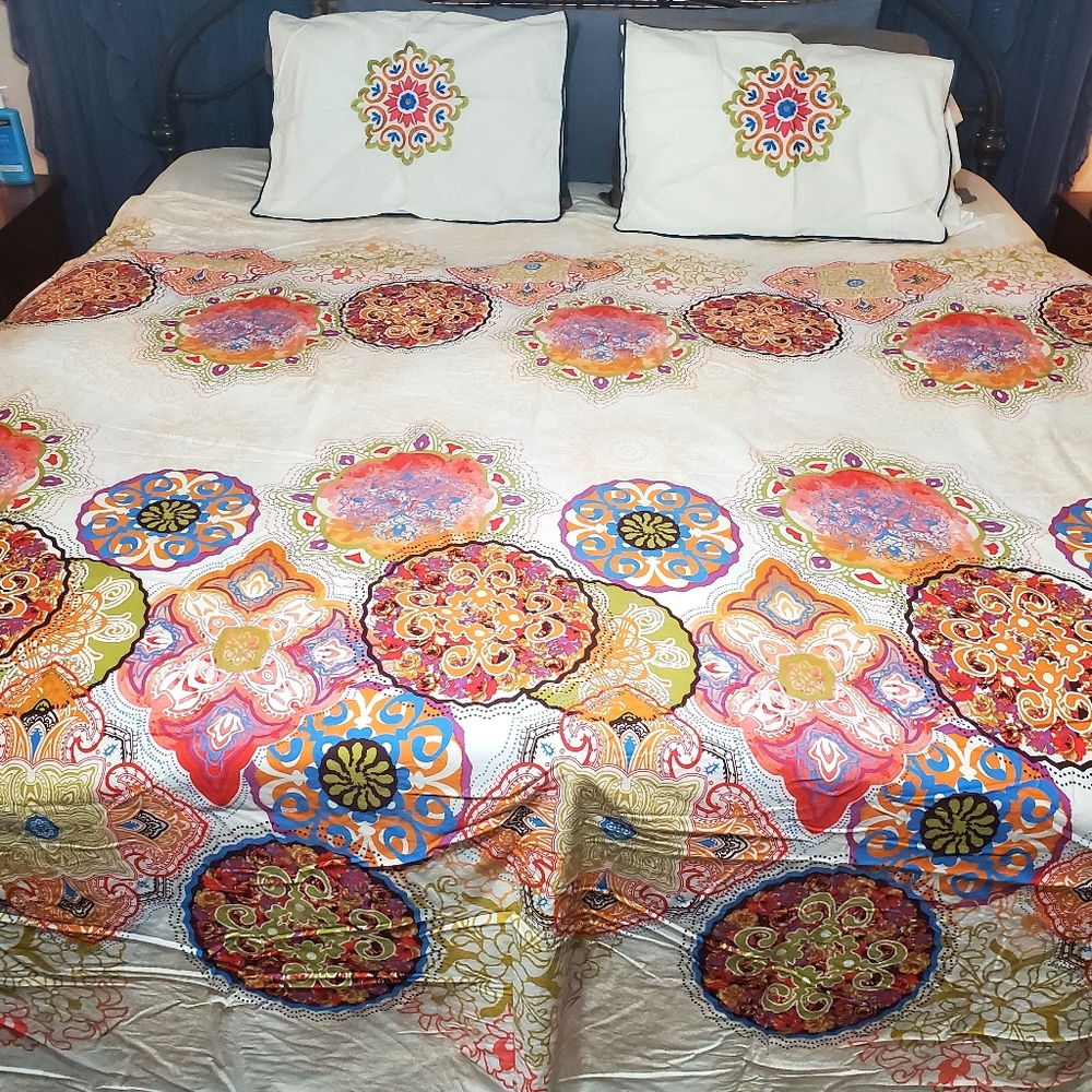 Moroccan Theme 3 Pc queen size Duvet cover with 2 standard shams  Set